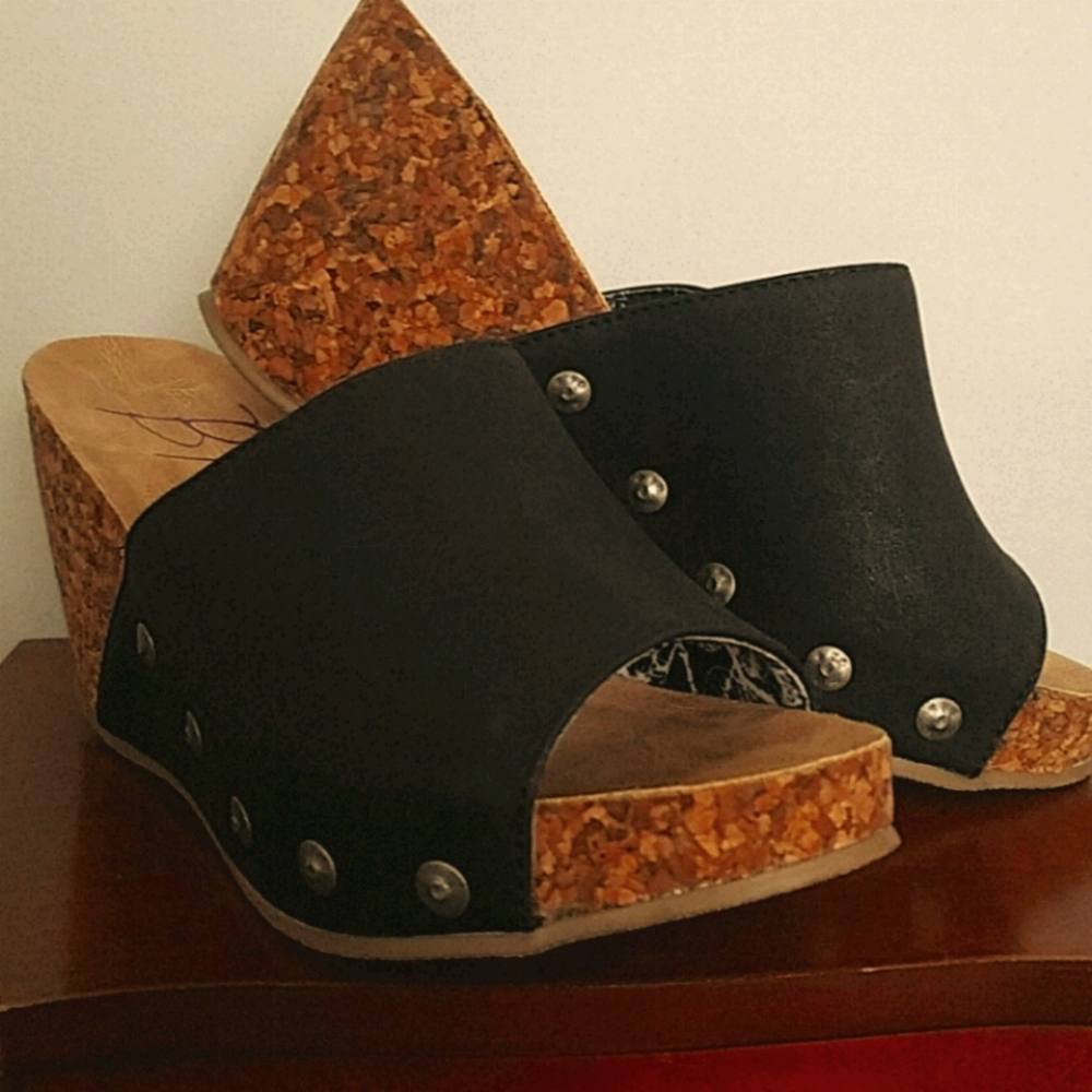 Blowfish Wedges